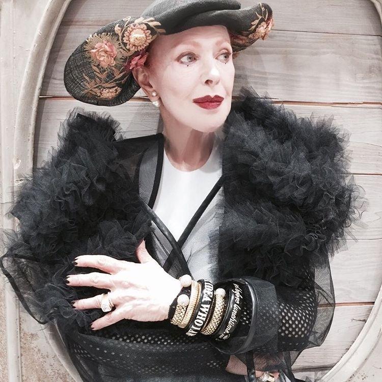 Valerie Von Sobel é artista plástica e se veste como uma obra de arte - Reprodução/Instagram/valerie_von_sobel