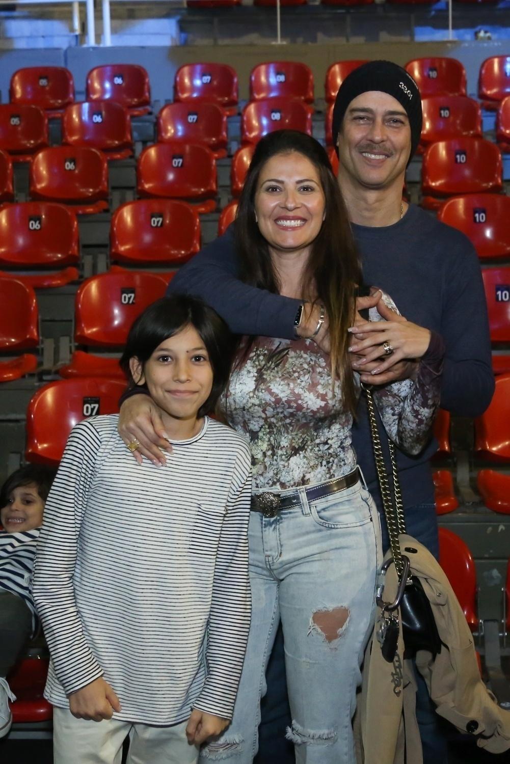 Marcello Antony com a mulher, Carolina Villar no Disney On Ice, na Jeunesse Arena no Rio de Janeiro - Roberto Filho / Brazil News