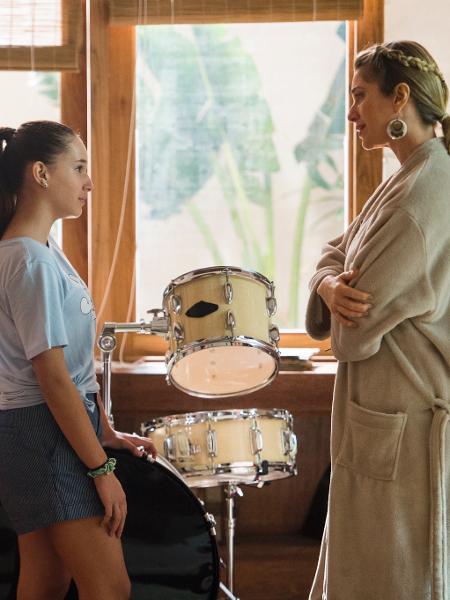 Letícia Spiller ensaia cena com Kiria Malheiros, intérprete de sua filha, Esperança, em "Os Dias Eram Assim" - João Miguel Jr./Divulgação/TV Globo - João Miguel Jr./Divulgação/TV Globo