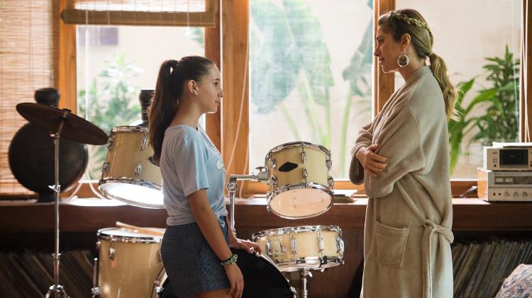 Letícia Spiller ensaia cena com Kiria Malheiros, intérprete de sua filha, Esperança, em "Os Dias Eram Assim" - João Miguel Jr./Divulgação/TV Globo - João Miguel Jr./Divulgação/TV Globo