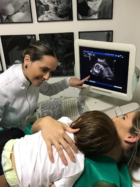 Rodriguinho acompanha o ultrassom da irmã - Reprodução/Instagram/santanaadriana
