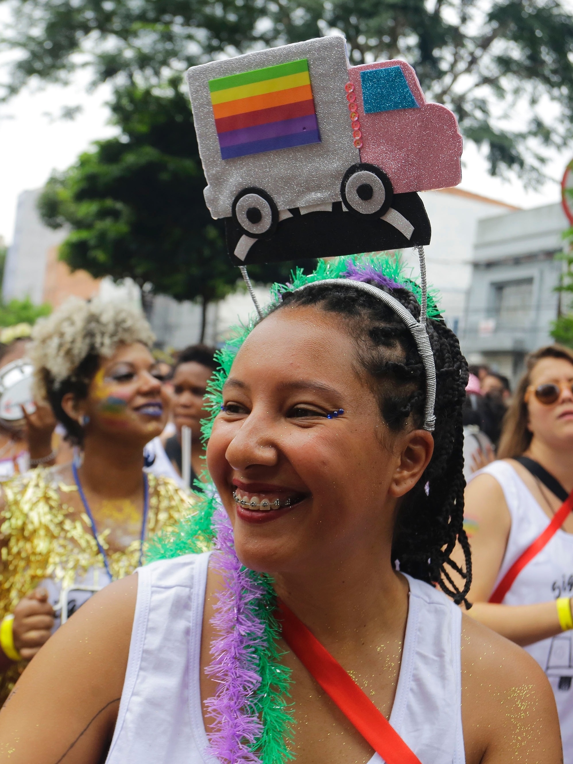 Desfilar no Carnaval é resistência, defendem lésbicas de bloco carnavalesco  - Blocos de Rua - Carnaval 2019 - CarnaUOL