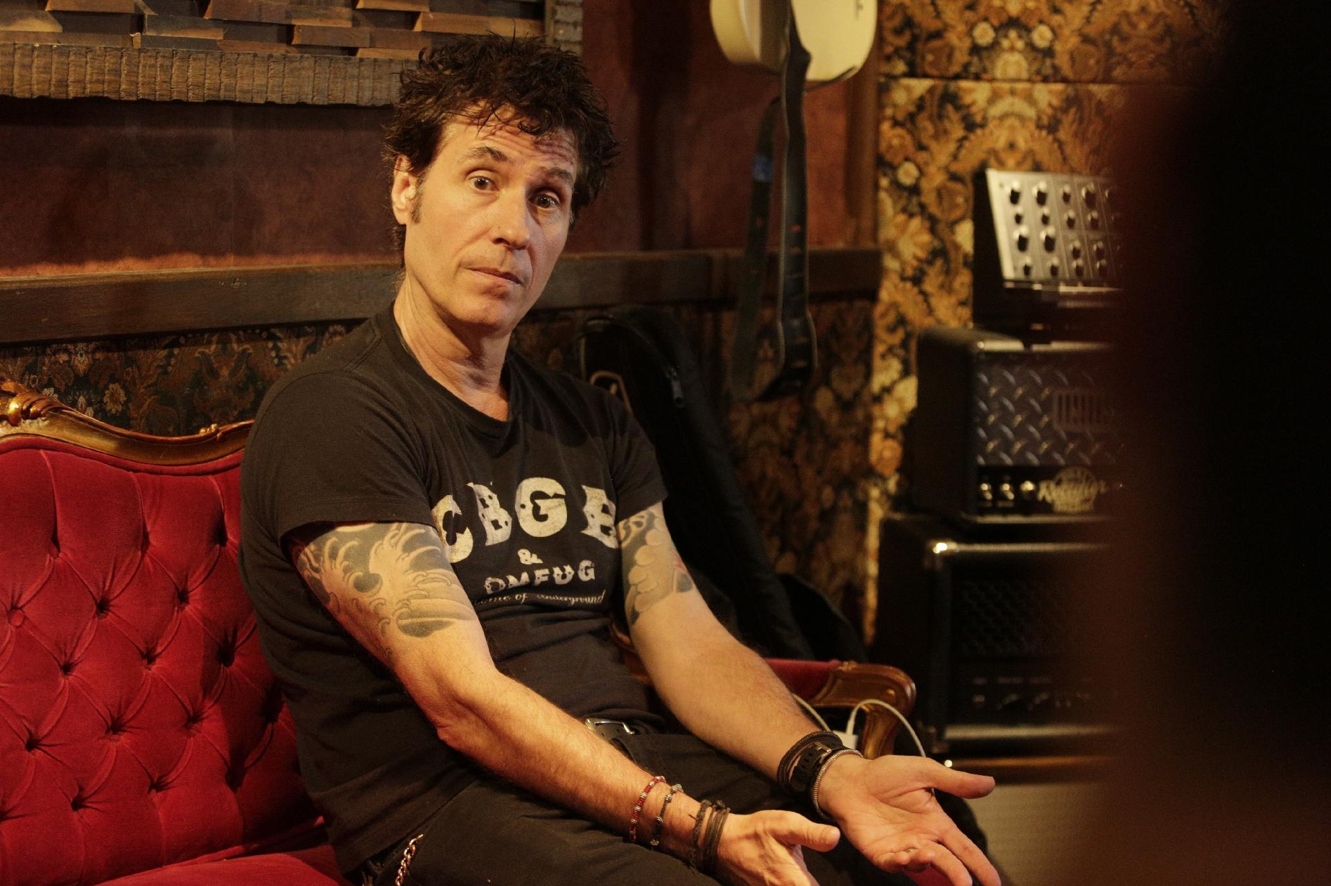 Dinho Ouro Preto, vocalista do Capital Inicial, conversa com o UOL durante a gravação do 14º álbum de inéditas da banda, "Sonora" - Bruno Trindade/b+ca