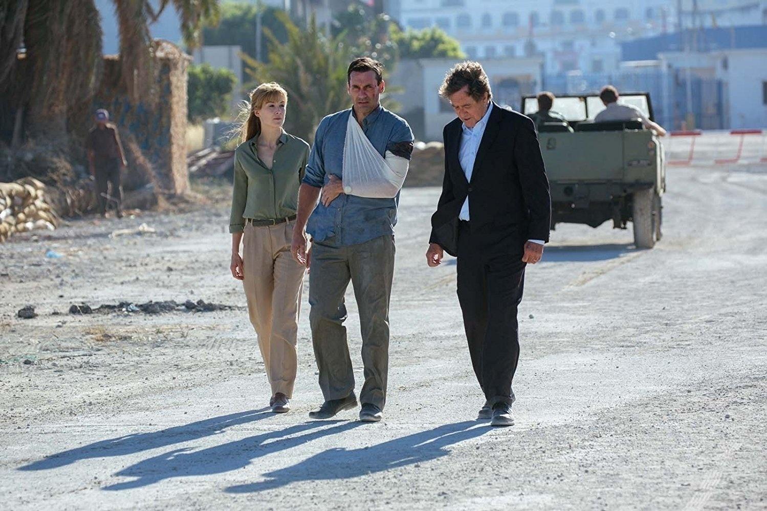 Cena do filme "Beirute", com Jon Hamm e Rosamund Pike - Divulgação