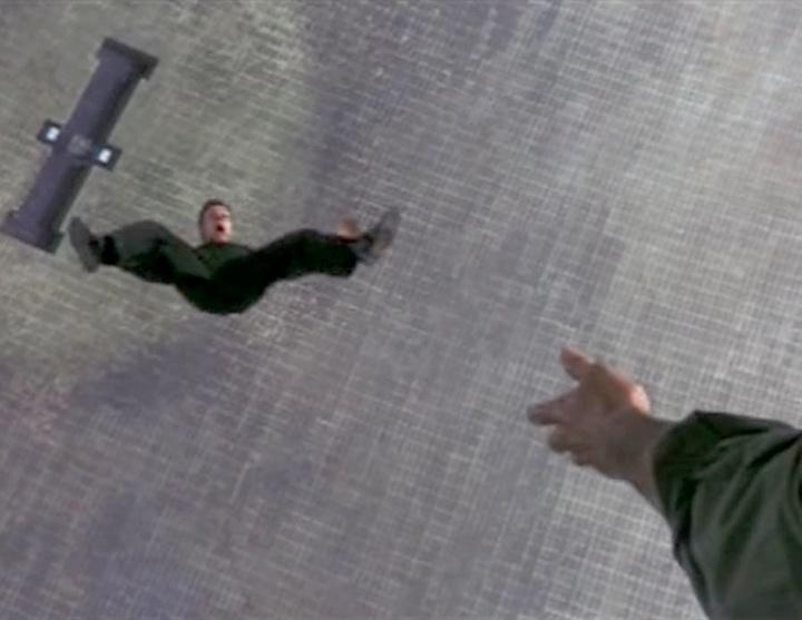 Sean Bean em cena de "007 Contra GoldenEye" (1995) - Divulgação