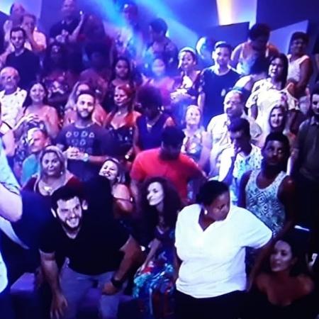 Pepeca, no centro da foto, esteve na plateia do "BBB19" nas duas primeiras eliminações - Reprodução/Instagram/@pepecapenha - Reprodução/Instagram/@pepecapenha
