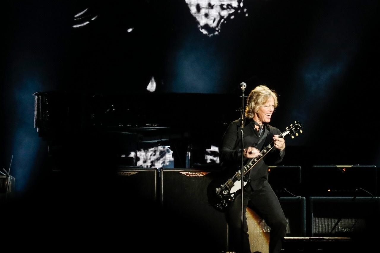 Paul McCartney e Brian Ray - show no Allianz Parque, em São Paulo - Lucas Lima / UOL