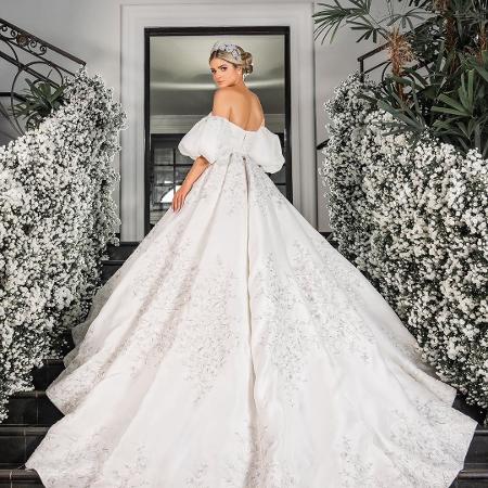 Thássia Naves com vestido luxuoso: ela casou duas vezes? - Reprodução / Instagram