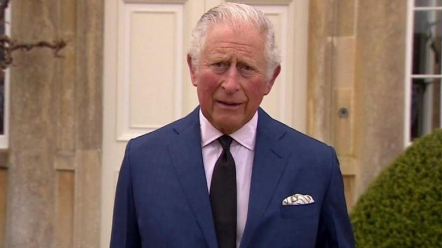 O príncipe Charles foi o membro da família real que questionou a cor de pele de filhos de Harry e Meghan, diz livro - BBC