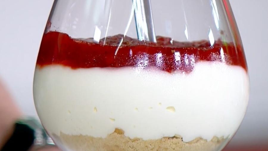 Cheesecake no copo feito por Ana Maria Braga - Reprodução/TV Globo