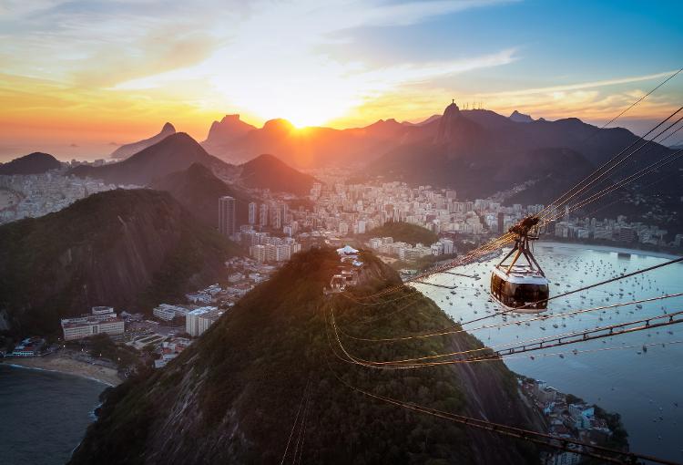 Bondinho do Pão de Áçúcar e o Corcovado, no Rio de Janeiro - diegograndi/Getty Images - diegograndi/Getty Images
