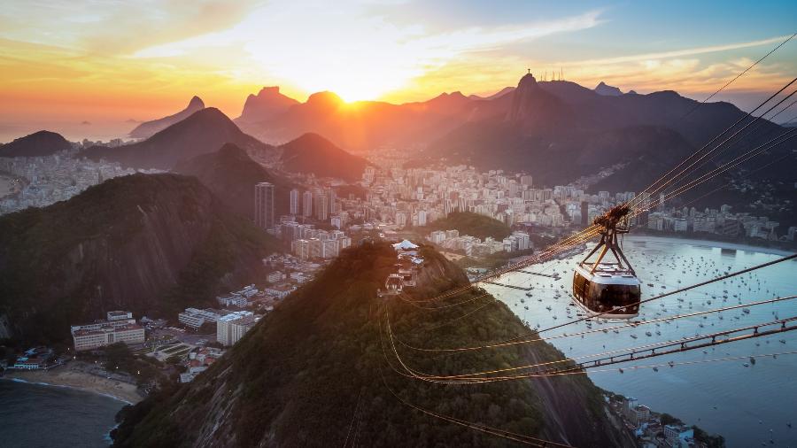 Bondinho do Pão de Áçúcar e o Corcovado, no Rio de Janeiro - diegograndi/Getty Images