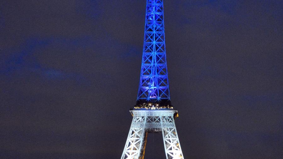 Arquivo - a Torre Eiffel com as cores da bandeira da França Arquivo - a Torre Eiffel com as cores da bandeira da França