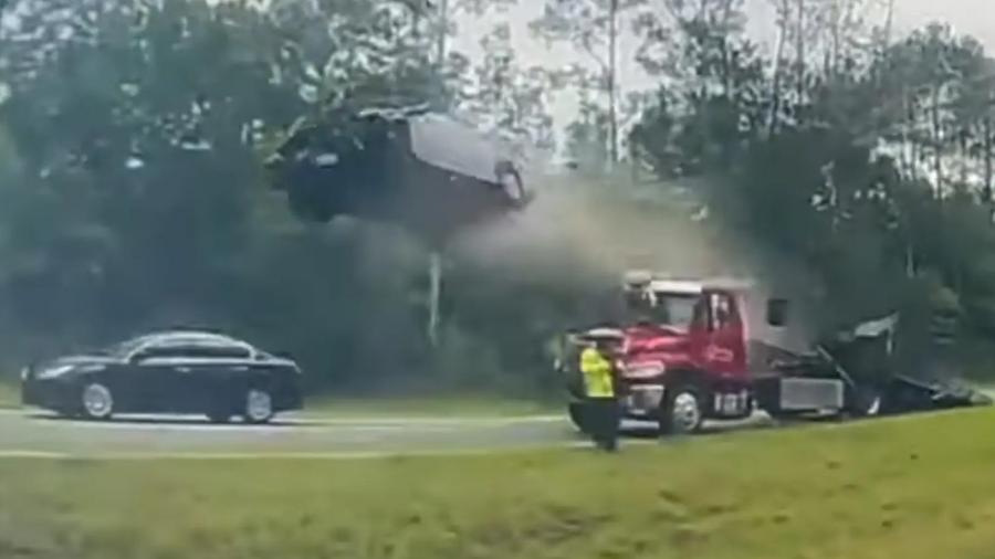 Caminhoneiro famoso rifa caminhão arqueado com 17 multas e 87 pontos