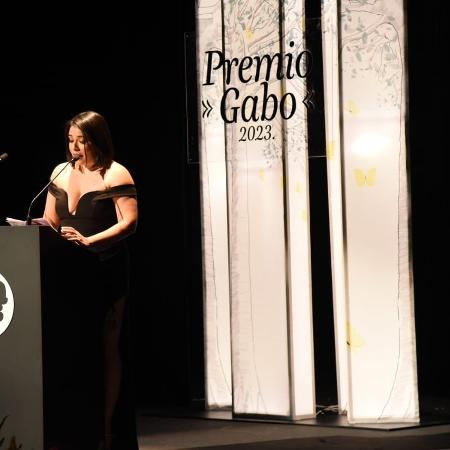 Jennifer Ávila, co-fundadora do Contracorriente, em cerimônia do Prêmio Gabo de jornalismo  - Divulgação 