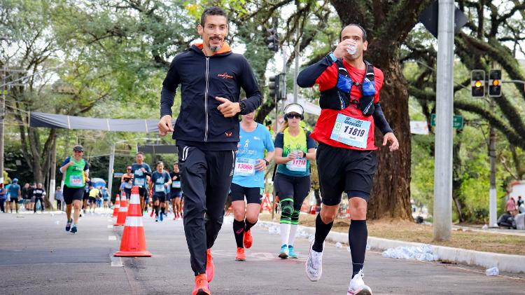 Durante os treinos ao longo do tratamento, os médicos encontraram a fórmula certa de hidratação para André completar a maratona