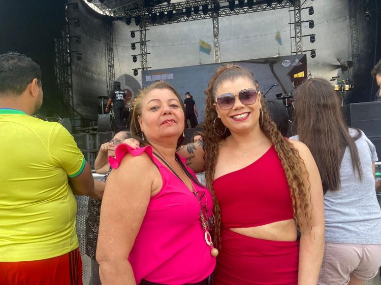 Edmilsa e a filha Sara prestigiam show de Roberta Miranda na Virada Cultural 