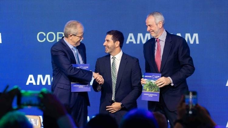 Ministro substituto do Meio Ambiente e Mudança Climática, João Paulo Capobianco, Abrão Neto, presidente da Amcham Brasi, e o presidente da COP30, embaixador André Corrêa do Lago Ministro substituto do Meio Ambiente e Mudança Climática, João Paulo Capobianco, Abrão Neto, presidente da Amcham Brasi, e o presidente da COP30, embaixador André Corrêa do Lago