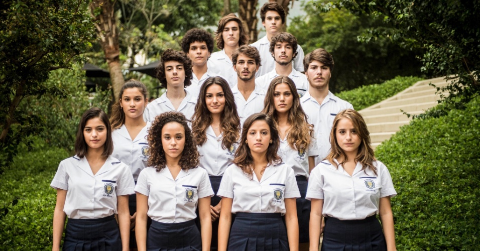 24.jul.2015 - Alunos do colégio Leal Brazil, que são chamados de "burquesinhos" pela turma da outra escola