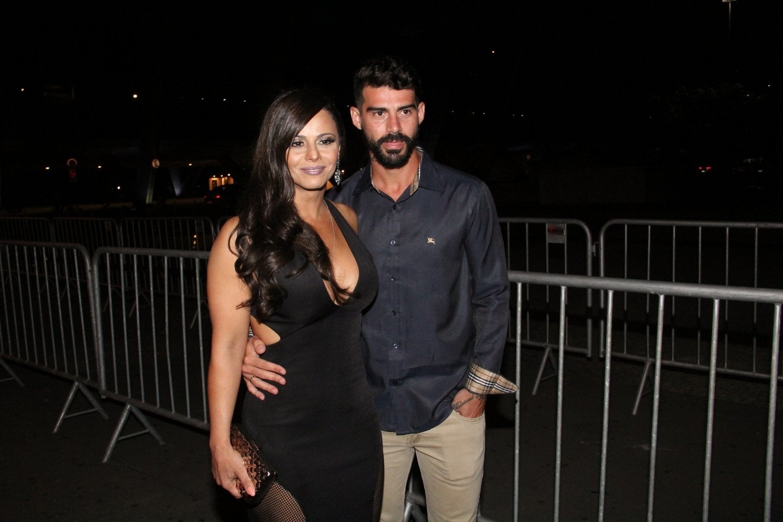 29.nov.2016 - Viviane Araújo e o noivo Radamés comparecem ao Prêmio Extra de Televisão - Fábio Moreno, Wallace Barbosa e Marcello Sá Barretto / AgNews