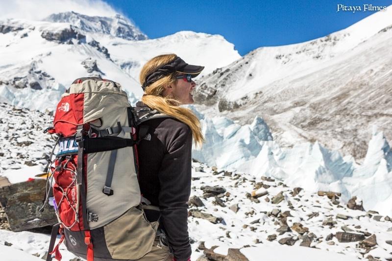 Expedição brasileira comandada por Karina Oliani durante escalada no Everest - Divulgação / Pitaya Filmes