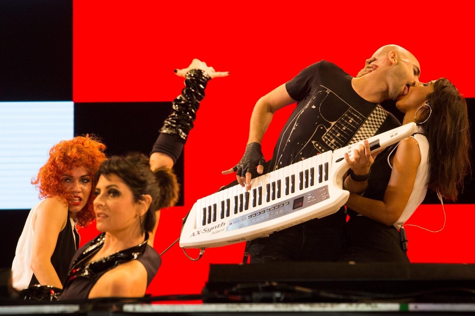 Beijaço durante o show de Fernanda Abreu no Palco Sunset, no primeiro dia do Rock in Rio 2017 - Marcos Hermes/UOL