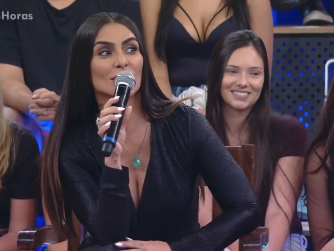 Cleo Pires foge de pergunta polêmica sobre sexo: 