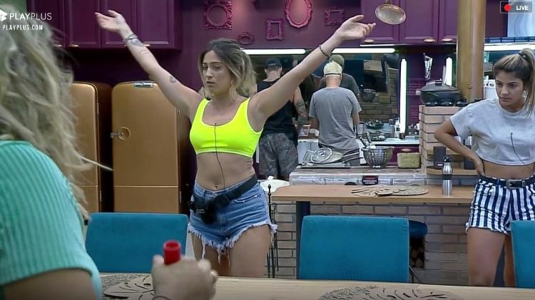 Tati discutindo - Reprodução/PlayPlus - Reprodução/PlayPlus