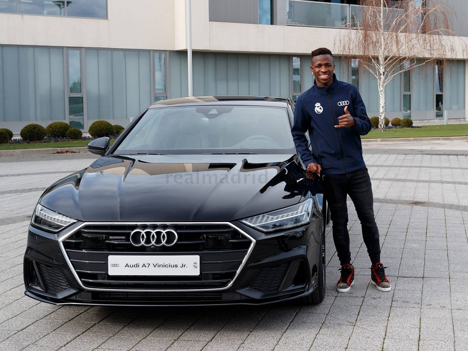 Jogadores do Real Madrid ganham carros de luxo de até R$ 978 mil