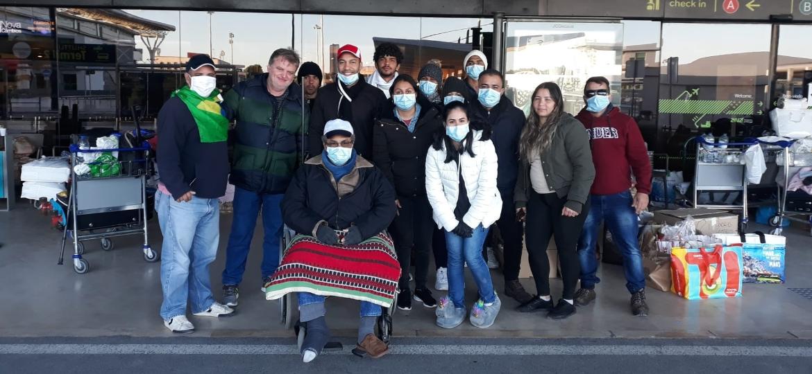 Parte do grupo de brasileiros no Aeroporto de Lisboa, em Portugal, impedido de voltar ao Brasil - Arquivo Pessoal