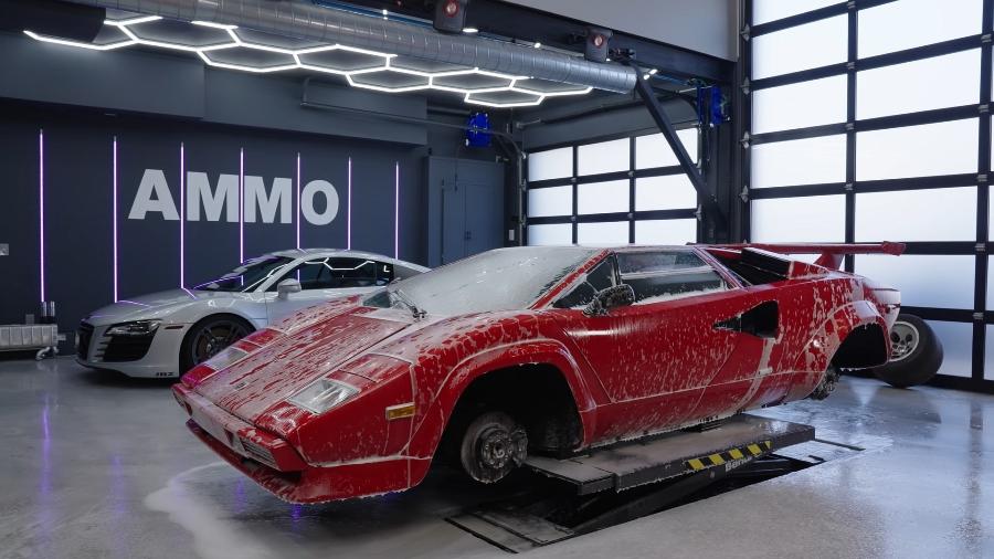 Lamborghini Countach recebe banho após 20 anos - Reprodução