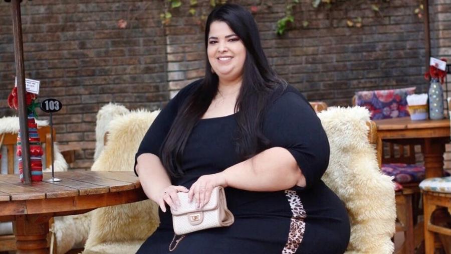 A modelo plus size e influenciadora digital Juliana Nehme divulgou que foi impedida de viajar por se "gorda demais" - Reprodução Facebook
