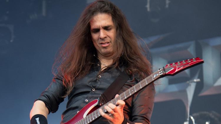 Kiko Loureiro faz três shows pelo Brasil no fim de semana do Dia dos Pais