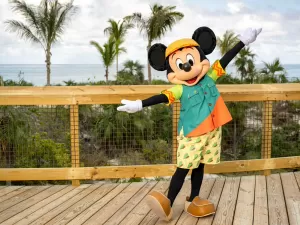 Sorvete à vontade e praia só para adultos: como é a nova ilha da Disney