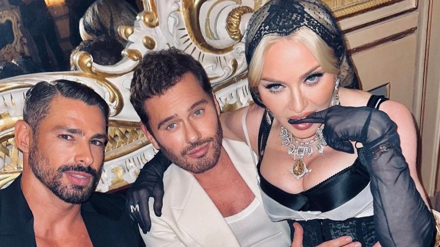 Cauã Reymond e Madonna posam após desfile da Dolce & Gabbana - Reprodução/Instagram