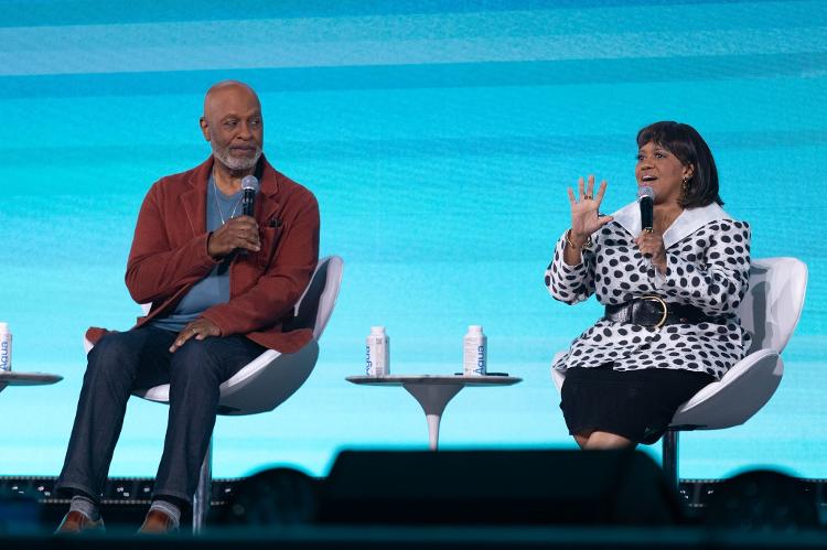 Atores de 'Grey's Anatomy', Chandra Wilson e James Pickens Jr participam de painel da série no D23