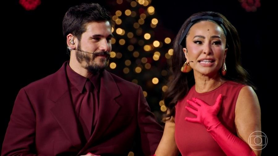 Sabrina Sato cantou junto com Nicolas Prattes no especial de Natal do The Masked Singer