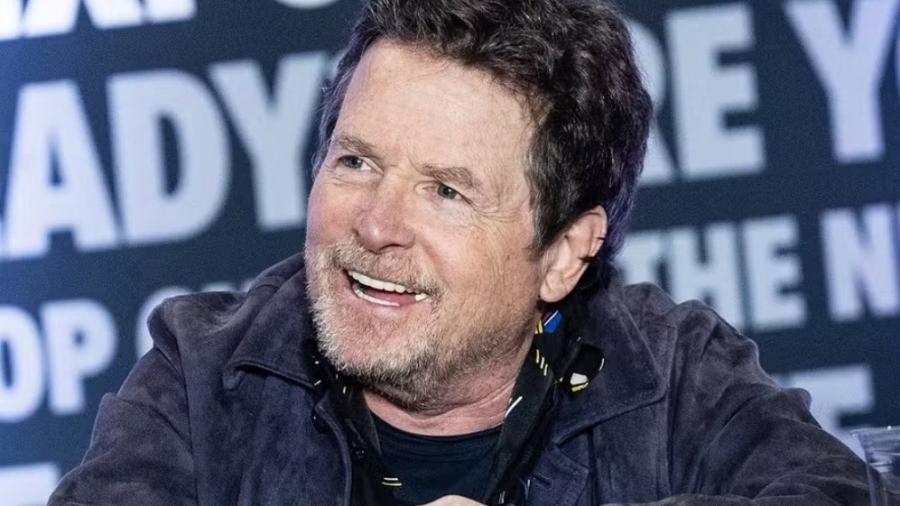 Michael J. Fox aparece com elenco de 'De Volta para o Futuro'