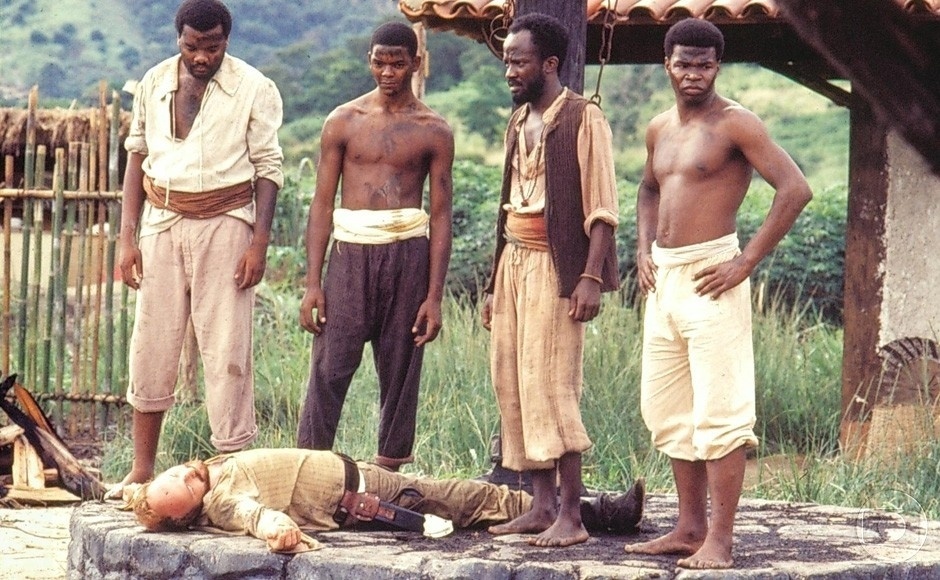 Antonio Pompêo (o terceiro da esquerda para a direita) interpreta o escravo Justino em "Sinhá Moça" (1986) - Divulgação/TV Globo