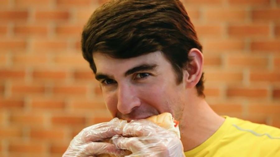Phelps chegou a comer três sanduíches de ovos fritos no café da manhã - Getty Images