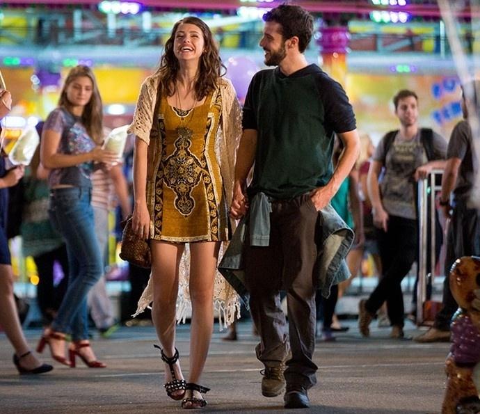 Peças de figurino mais pedidas da Globo em setembro - O vestido caramelo estampado, usado pela personagem Camila (Agatha Moreira), é da Farm - Divulgação/Globo