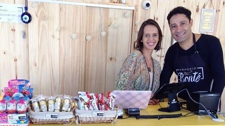 Roque Moreira com a mulher, Andresa, personagens de matéria de UOL Comportamento sobre ficar muitos anos na mesma empresa - Arquivo Pessoal - Arquivo Pessoal