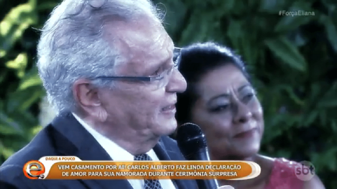 Aos 81 anos, Carlos Alberto de Nóbrega fez uma declaração de amor à namorada, Renata Domingues, e a pediu em casamento durante uma festa, em São Paulo - Reprodução/TV Globo