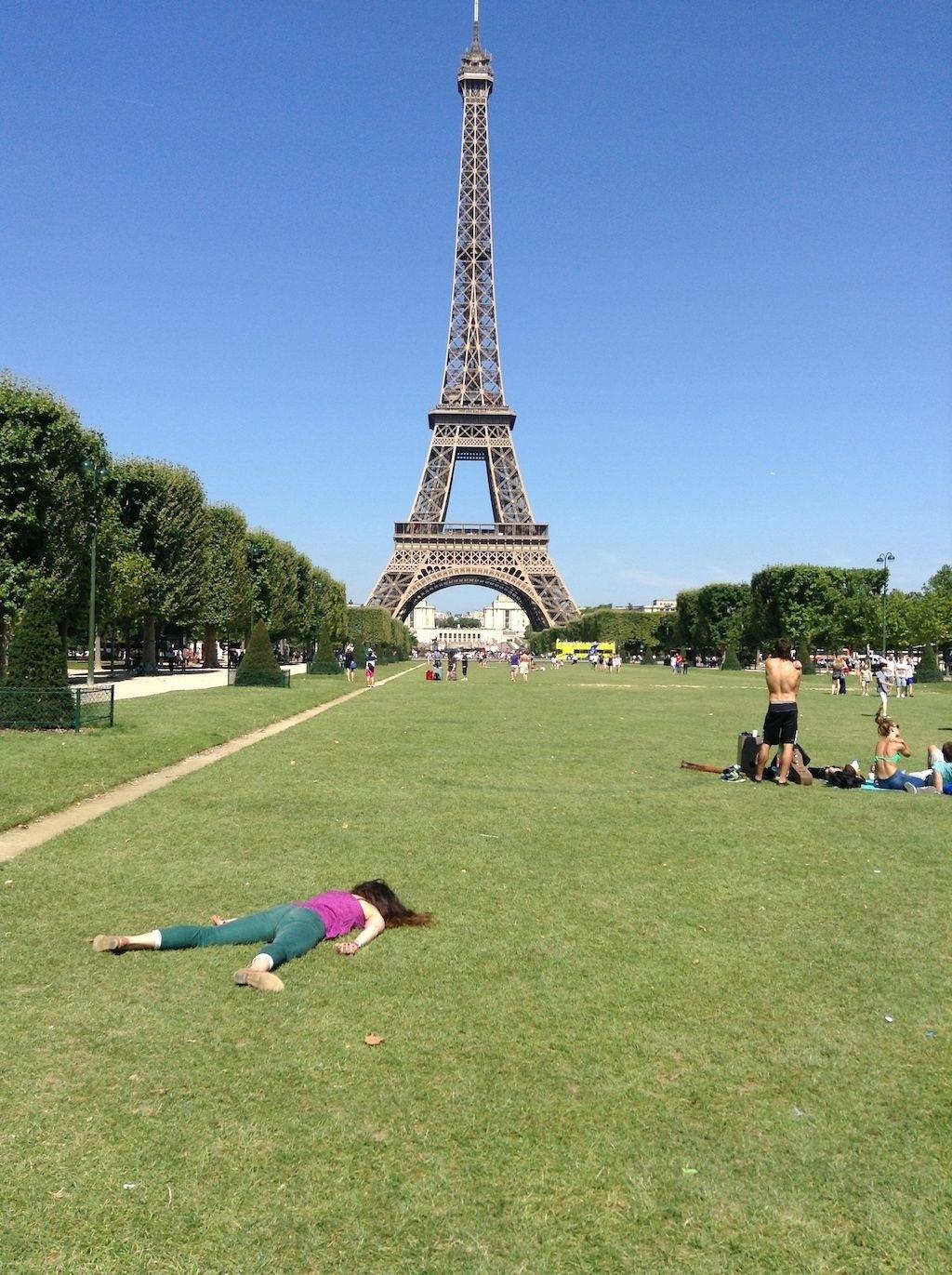 "STEFDIES" na Torre Eiffel - Divulgação