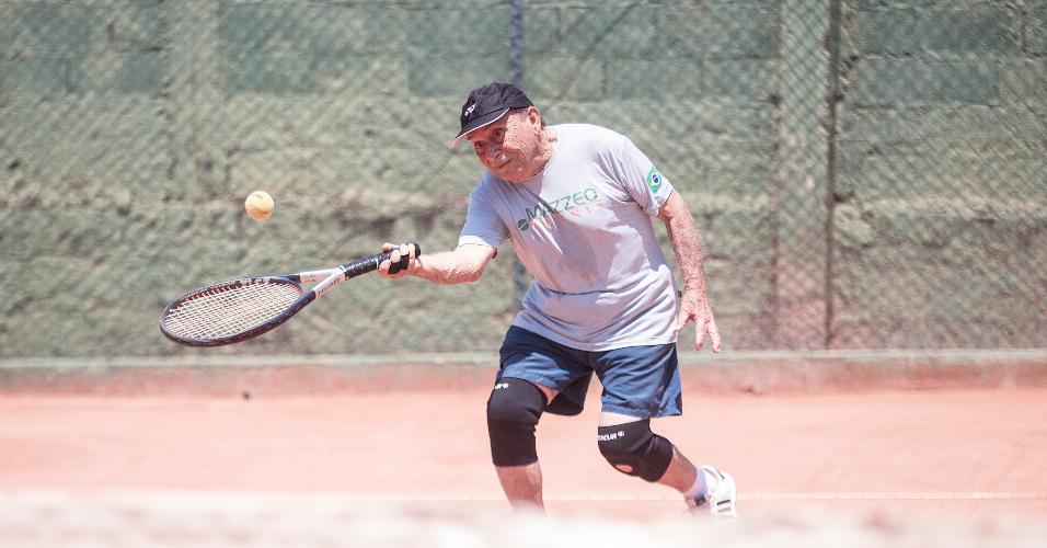 Resultado de imagem para Gostaria de jogar até os 100, diz "vovô tenista" de 93 anos... - Veja mais em https://vivabem.uol.com.br/noticias/redacao/2017/10/22/acho-que-vou-continuar-jogando-por-mais-5-anos-diz-tenista-de-93-anos.htm?cmpid=copiaecola