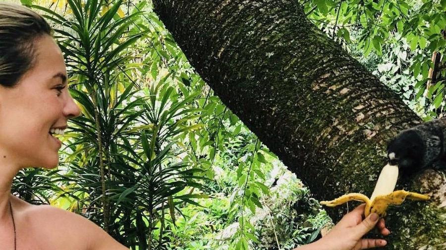 Paolla Oliveira dá banana a macaco - Reproduçao/Instagram