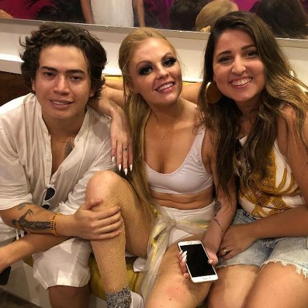 O casal Whindersson Nunes e Luísa Sonza no Carnaval com a decoradora Kessia Tabosa - Reprodução/Instagram - Reprodução/Instagram