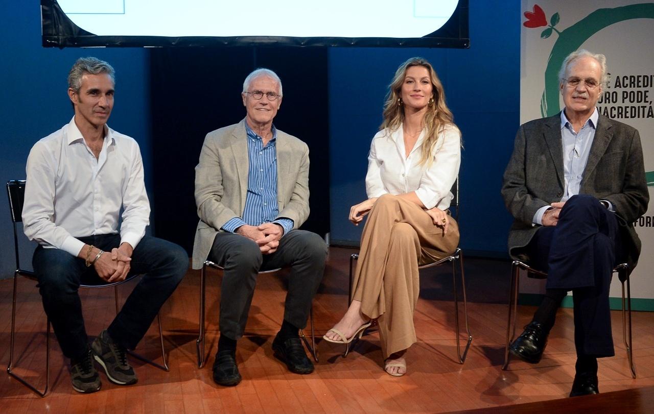 Gisele Bündchen participou em São Paulo do lançamento da edição brasileira de "Drawdown - 100 Iniciativas Poderosas para Resolver a Crise Climática", livro do ambientalista americano Paul Hawke, no MAM (Museu de Arte Moderna), localizado dentro do Parque do Ibirapuera - Francisco Cepeda/AgNews