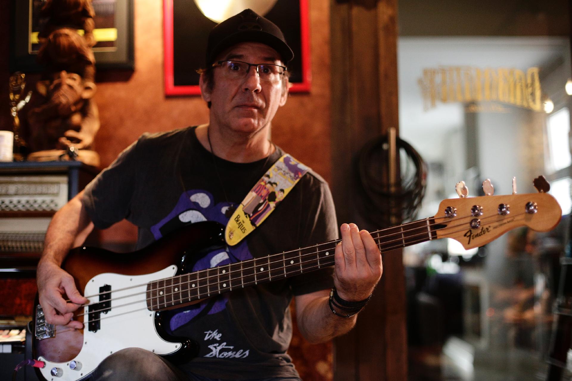 Flávio Lemos, baixista do Capital Inicial, durante a gravação do 14º álbum de inéditas da banda, "Sonora" - Bruno Trindade/b+ca