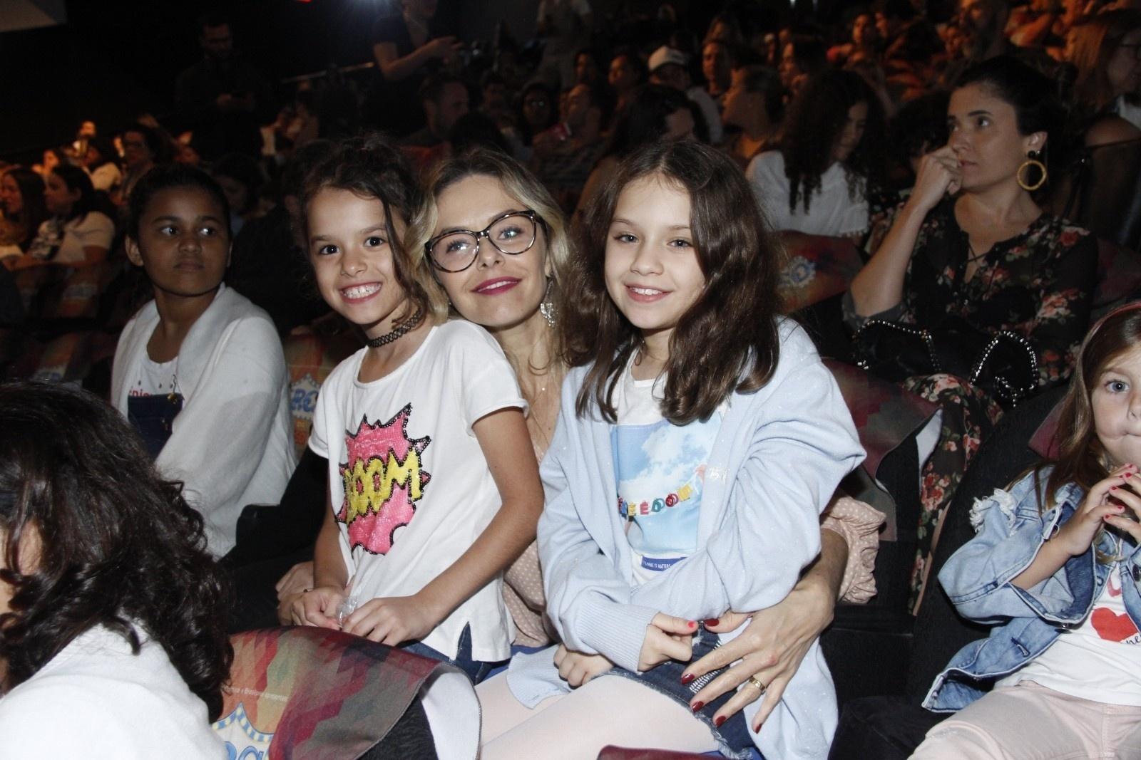 Bianca Rinaldi e as gêmeas Sofia e Beatriz, de 8 anos, no Circo da Mônica - Marcos Ferreira/CS Eventos RT Fotografia